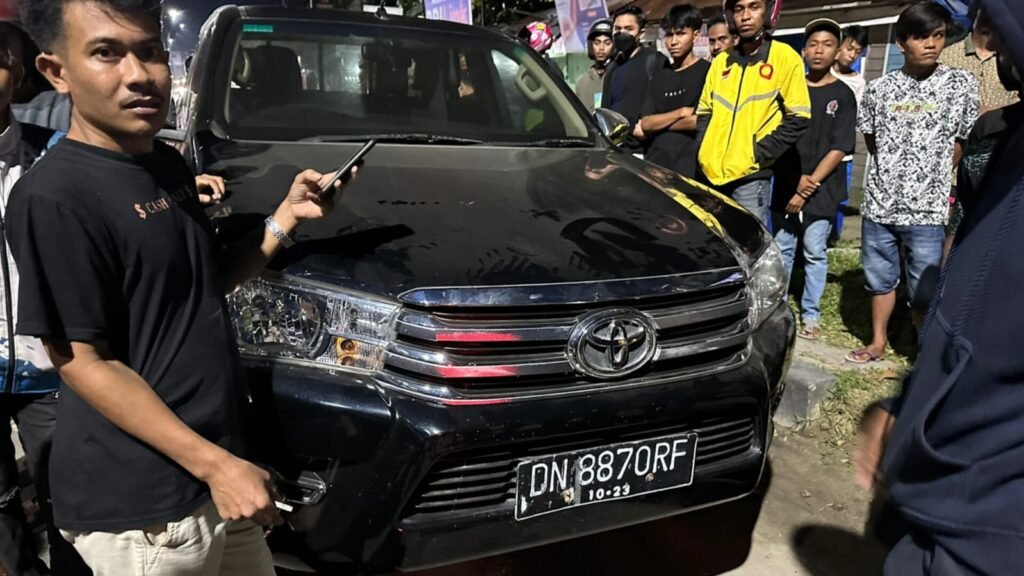 Kondisi mobil pick up yang rusak di bagian belakang usai ditabrak mobil pengantaran barang.