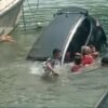 1 Unit Mobil Terjun ke Dalam Sungai di Jembatan Gantung Baubau