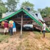 Diterpa Angin Kencang, Rumah Panggung di Konawe Ambruk hingga Timpa Mobil