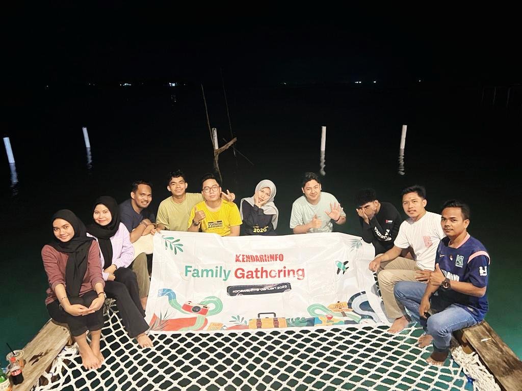 Tim Kendariinfo melaksanakan Family Gathering untuk terus membina kedekatan dengan tim.