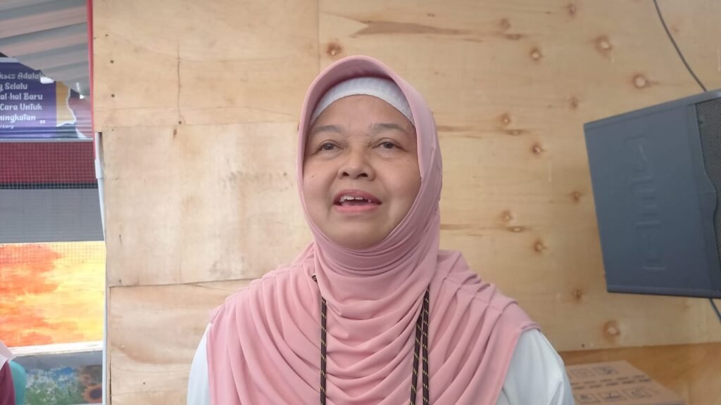 Kepala Dinas Kesehatan Kota Kendari, drg. Rahminingrum saat diwawancarai oleh awak media.