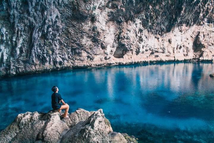 Penampakan stalaktit yang ada di langit-langit Gua Koo menambah keindahan objek wisata alam ini.