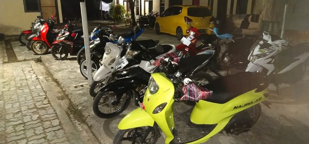 12 unit sepeda motor yang diangkut polisi dan dibawa ke Polsek Pakue.