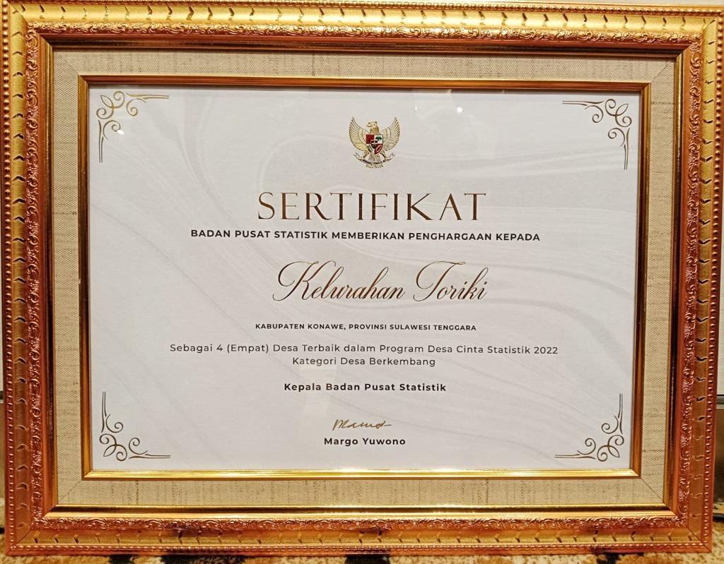 Sertifikat Desa Cantik Terbaik 2022 yang diraih oleh Kelurahan Toriki, Kabupaten Konawe.