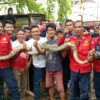 Damkar Kendari Evakuasi Piton yang Sembunyi di Loteng Usai Gigit 2 Warga