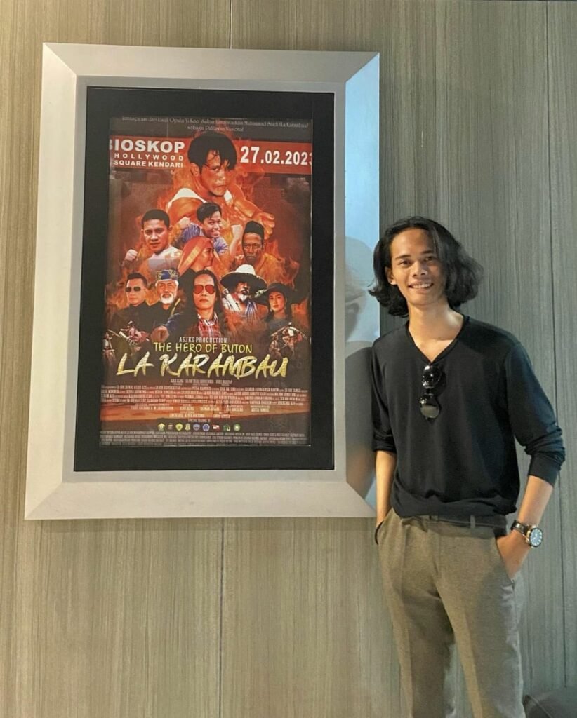 Sutradara film The Hero Of Buton La Karambau, Alan ASJKG saat rilis filmnya di salah satu bioskop di Kendari.