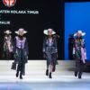 Motif Wulele Sorume Kolaka Timur Menggema di Indonesia Fashion Week 2023