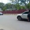 Pengendara Mobil Nyaris Diamuk Massa Usai Tabrak Lari Warga di Perempatan Eks MTQ Kendari