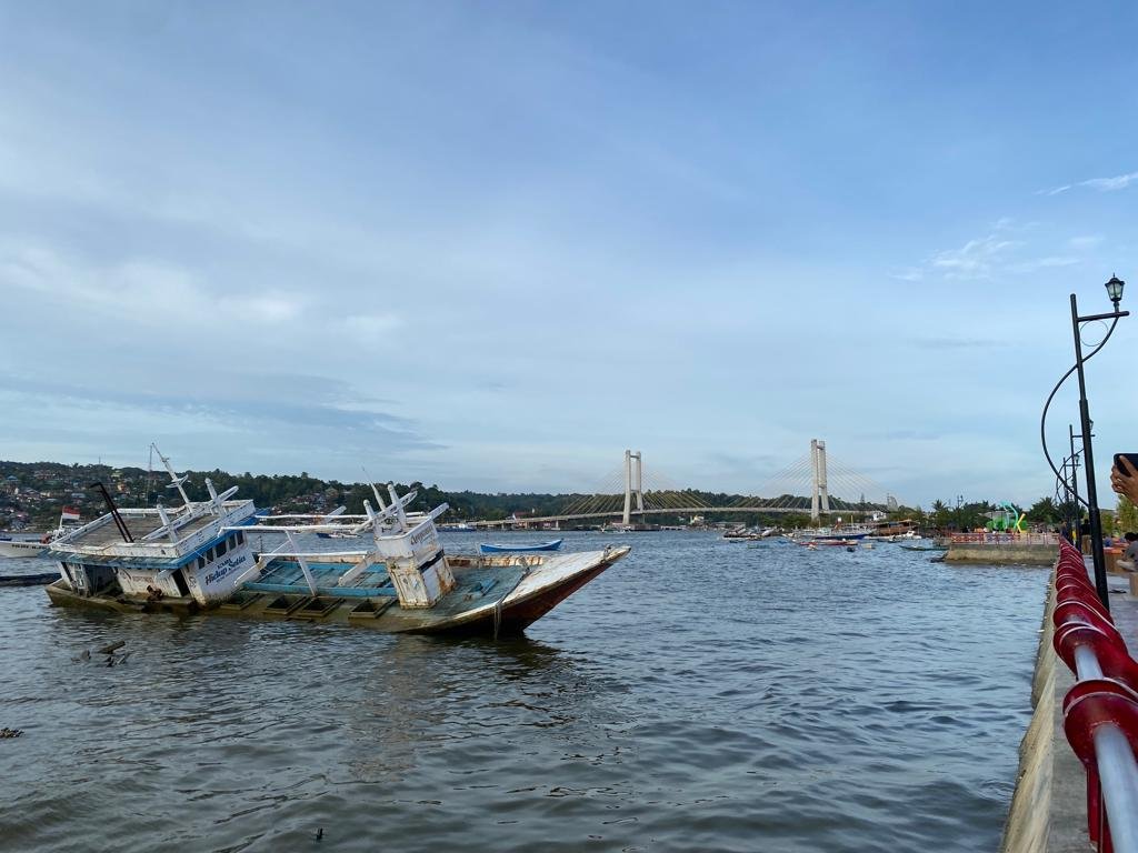 Teluk Kendari Dibersihkan Jelang UCLG Aspac 2026, Pemkot Bakal Tertibkan Puluhan Bangkai Kapal Teluk Kendari Dibersihkan Jelang UCLG Aspac 2026, Pemkot Bakal Tertibkan Puluhan Bangkai Kapal