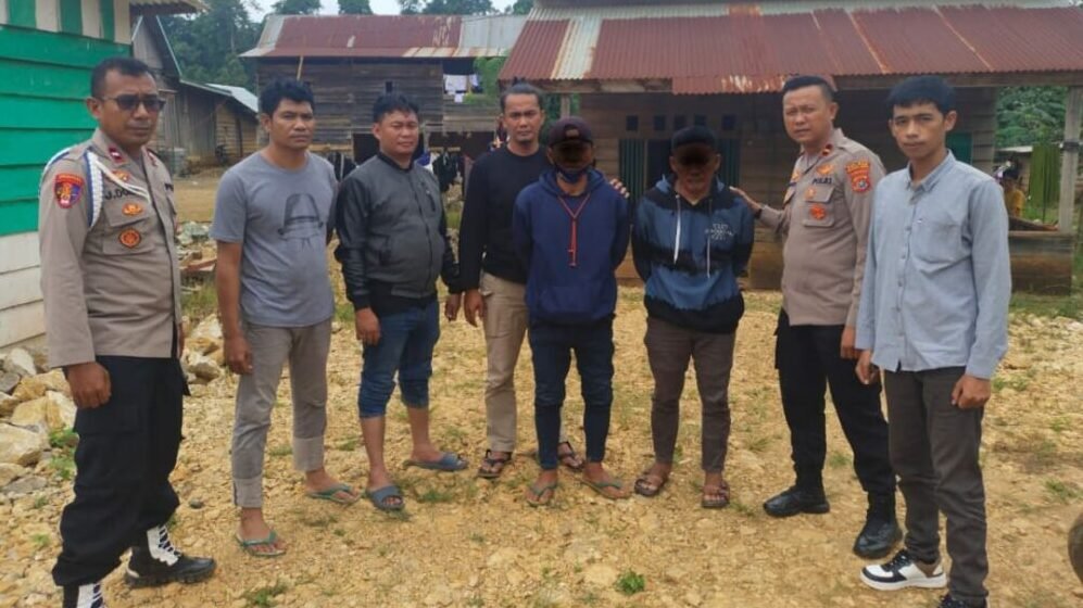 Bacok Seorang Pria Tua, Kakak Beradik Paruh Baya di Konut Diamankan Polisi Bacok Seorang Pria Tua, Kakak Beradik Paruh Baya di Konut Diamankan Polisi