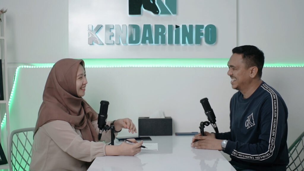 Owner Nana Jaya Mart Kendari, Hendrawan Sumus Gia saat menjadi narasumber di KI-sahan Podcast.