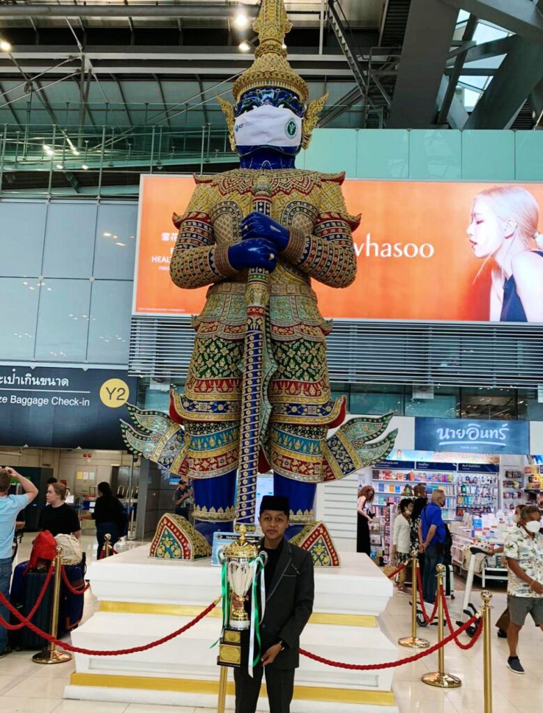 Achmad Fais Fikri asal Kabupaten Kolaka saat di Thailand.