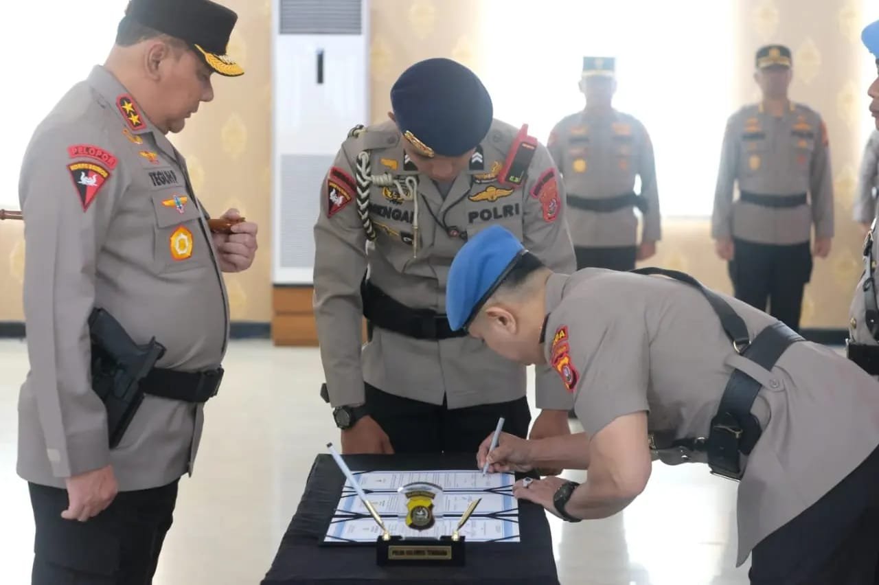 Kabid Propam Polda Sultra Berganti, Kapolda Pimpin Sertijab Kabid Propam Polda Sultra Berganti, Kapolda Pimpin Sertijab
