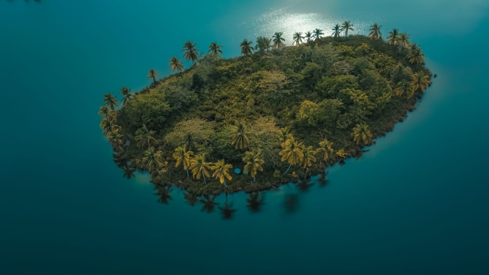 Mengenal Keindahan Danau Laponu-ponu di Bombana