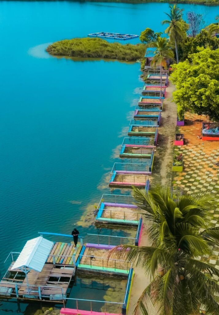 Panorama kawasan objek wisata Danau Laponu-ponu, Bombana dari atas.