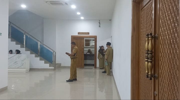 Suasana depan ruangan milik Wali Kota Kendari.