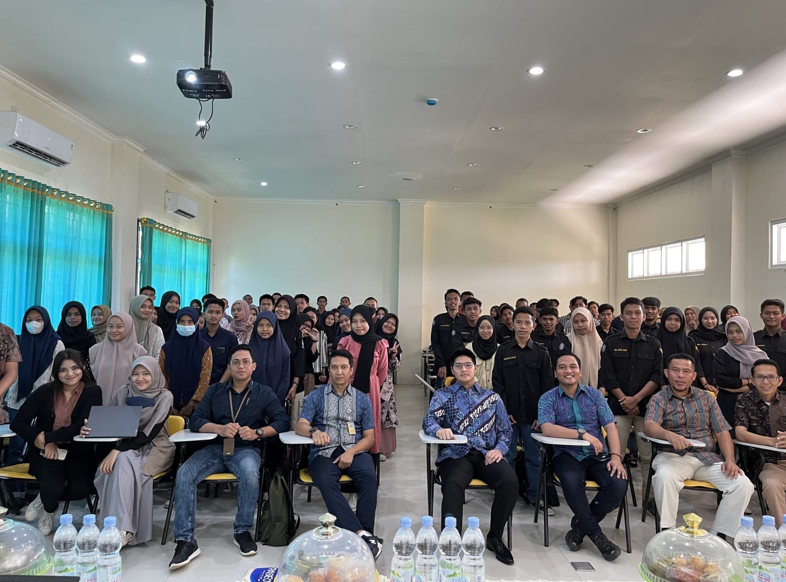 Kuliah Tamu PT GKP, 100 Mahasiswa FITK UHO Dikenalkan Implementasi Pertambangan Hijau Kuliah Tamu PT GKP, 100 Mahasiswa FITK UHO Dikenalkan Implementasi Pertambangan Hijau