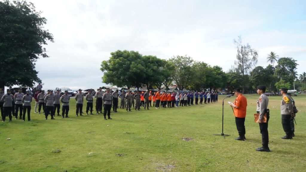 Suasana apel siaga pengamanan objek wisata yang berada di Konut yang dipimpin oleh Bupati Konut, Ruksamin.