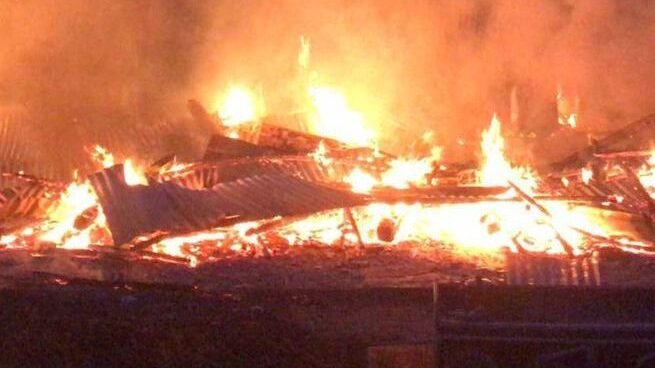 4 Unit Rumah di Baula Kolaka Ludes Terbakar, Kerugian Ditaksir Rp300 Juta 4 Unit Rumah di Baula Kolaka Ludes Terbakar, Kerugian Ditaksir Rp300 Juta