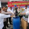 Polres Kolaka Musnahkan Ratusan Botol Miras Hasil Sitaan Operasi Pekat Anoa 2023