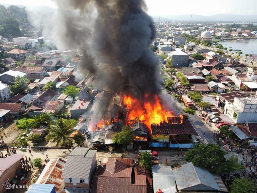 Musibah Kebakaran Hanguskan 8 Rumah dan 2 Indekos di Kolaka Musibah Kebakaran Hanguskan 8 Rumah dan 2 Indekos di Kolaka