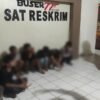 Kelompok Pria Digerebek Polresta Kendari saat Miras di Lorong Salangga, Busur dan Parang Disita