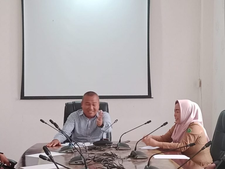 Suasana Rapat DPRD Konawe di Ruang Kerja Ketua DPRD Konawe.