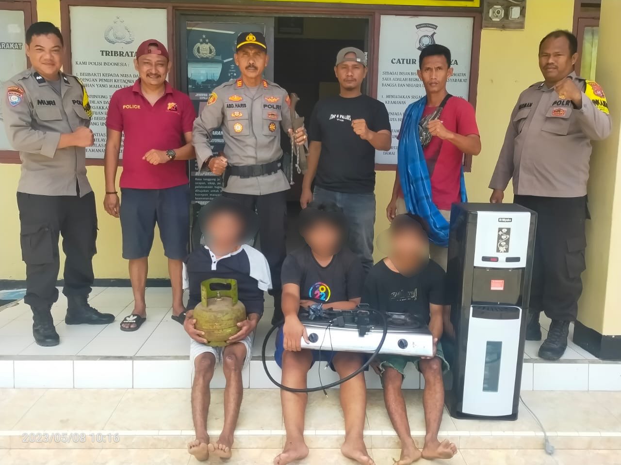 Polisi Tangkap 3 Tersangka Pelaku Pencurian di Desa Petudua Kolaka Polisi Tangkap 3 Tersangka Pelaku Pencurian di Desa Petudua Kolaka