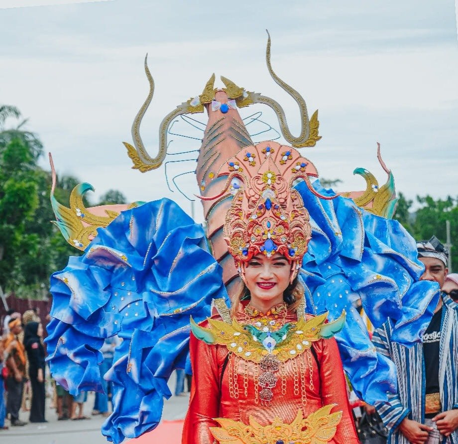 Kontingen Kabupaten Buteng pada pawai HUT ke-59 Sultra.