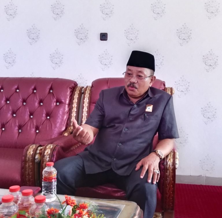 Anggota DPRD Konawe yang juga menjabat sebagai Ketua Lembaga Adat Tolaki (LAT) Kabupaten Konawe, Abdul Ginal Sambari.