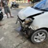 2 Mobil Tabrakan di Perempatan Lampu Merah Kolaka hingga Naik ke Trotoar