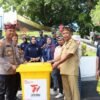 Polres Baubau Salurkan Bantuan 10 Unit Tong Sampah untuk Revitalisasi Masjid Agung dan Makam Sultran Murhum