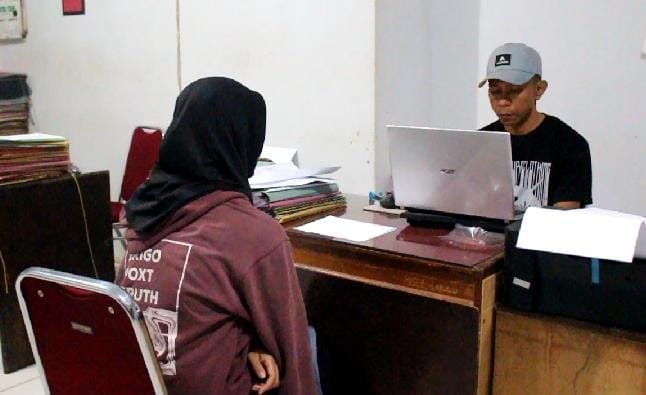 Senior yang menganiaya junior di UHO Kendari menjalani pemeriksaan di Polsek Poasia.