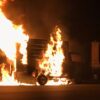 Breaking News! Sebuah Mobil Hangus Terbakar di Perempatan Polda Sultra