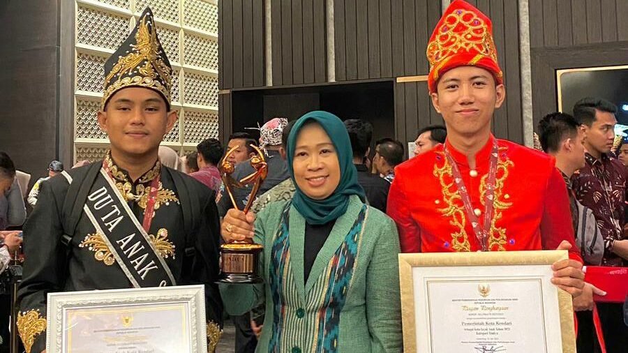 Forum Anak Kota Kendari Kembali Raih Penghargaan di Tingkat Nasional Forum Anak Kota Kendari Kembali Raih Penghargaan di Tingkat Nasional