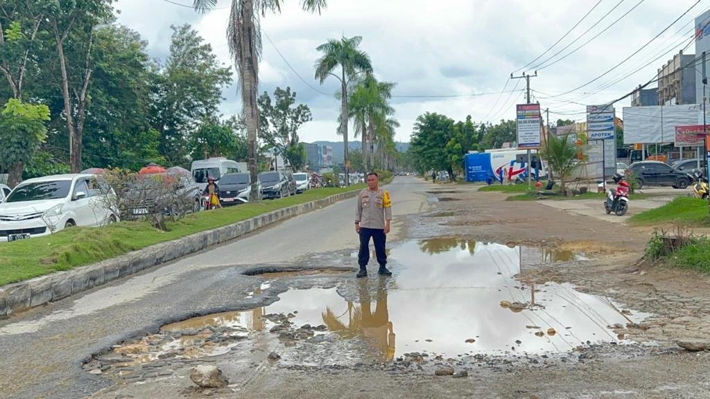 Kondisi Jalan Malaka, Kelurahan Kambu, Kecamatan Kambu, Kota Kendari yang telah diperbaiki.