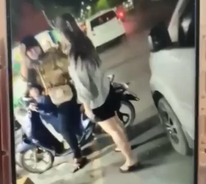 Seorang IRT Dianiaya di Hadapan Anak oleh Rekan Wanitanya di Kendari Beach Seorang IRT Dianiaya di Hadapan Anak oleh Rekan Wanitanya di Kendari Beach