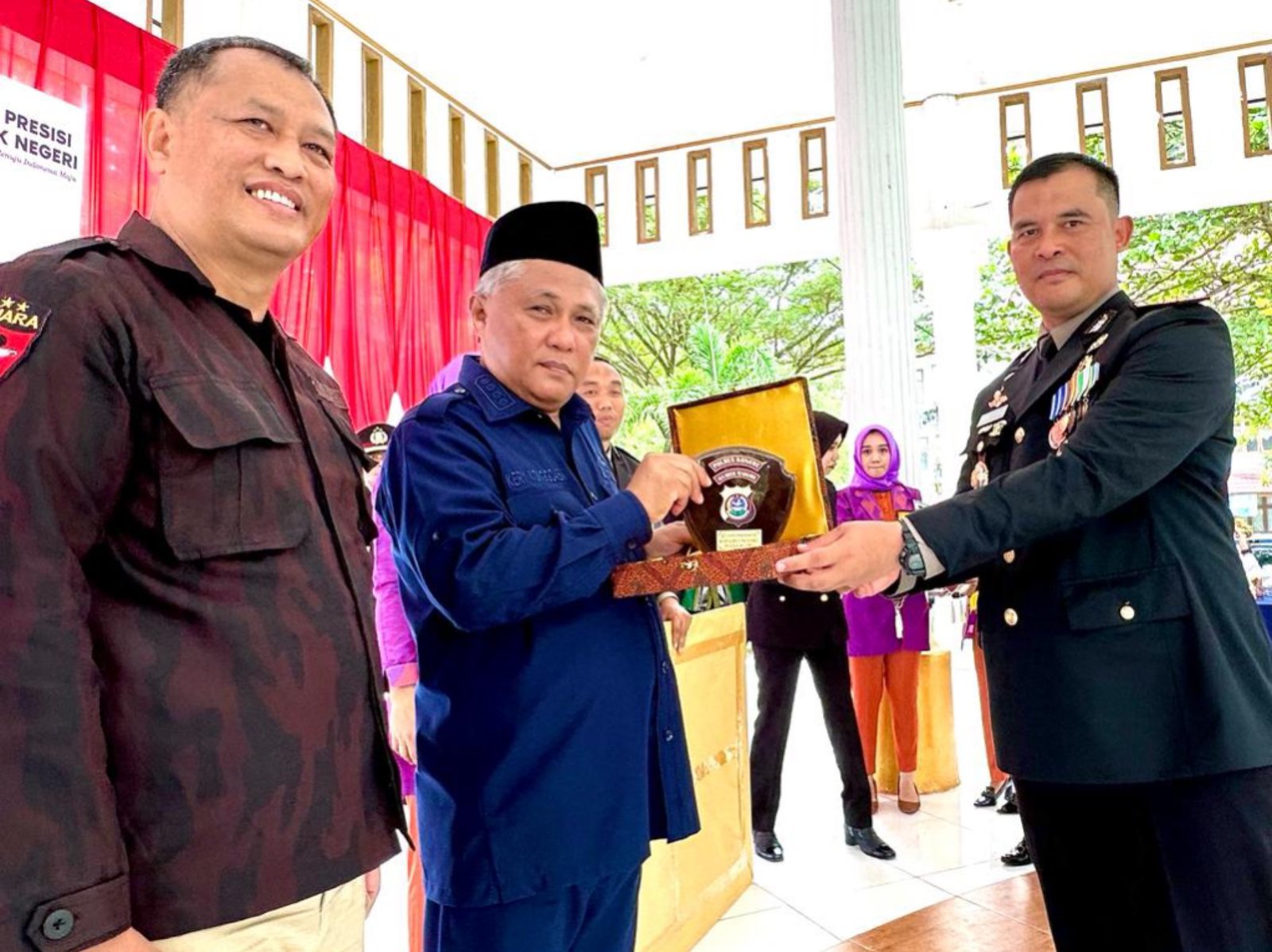 Bupati Konawe Serukan Mepokoaso hingga Pemilu Damai bersama Kapolres Bupati Konawe Serukan Mepokoaso hingga Pemilu Damai bersama Kapolres