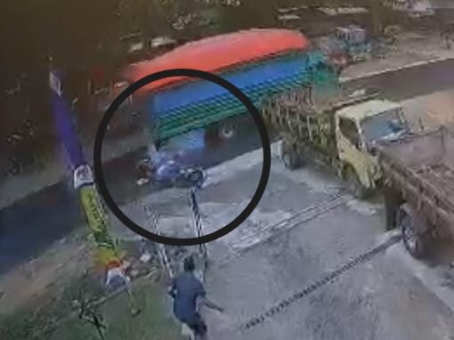 Rekaman CCTV saat korban terlindas truk di Muna.