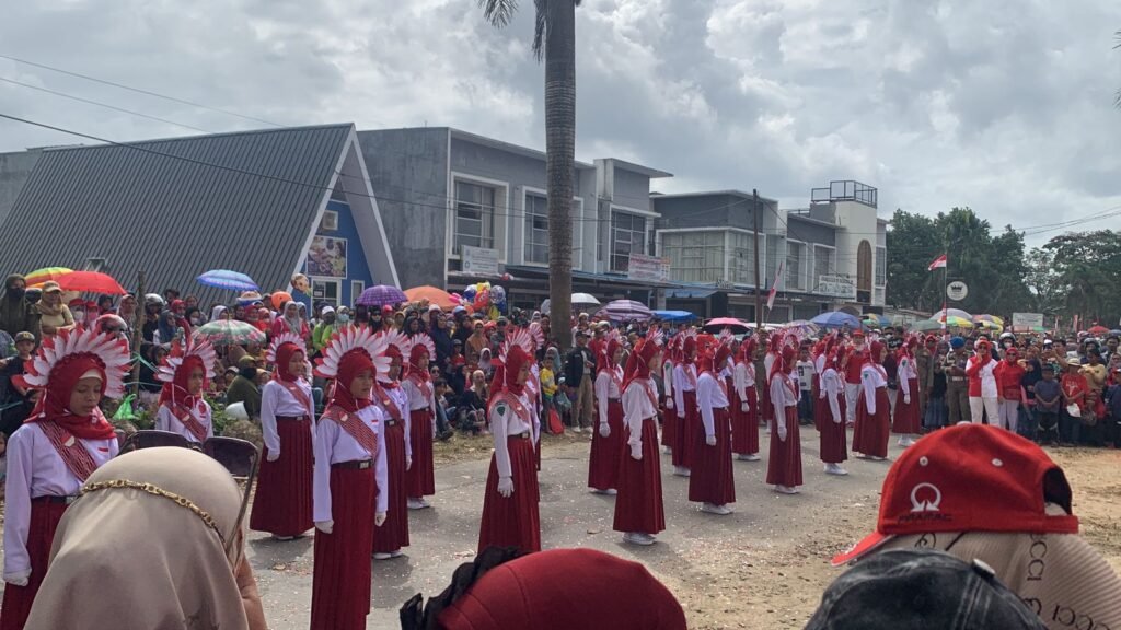 Pelajar Sd Dan Smp Se Kota Kendari Ikut Gerak Jalan Indah Hut Ke 78 Ri