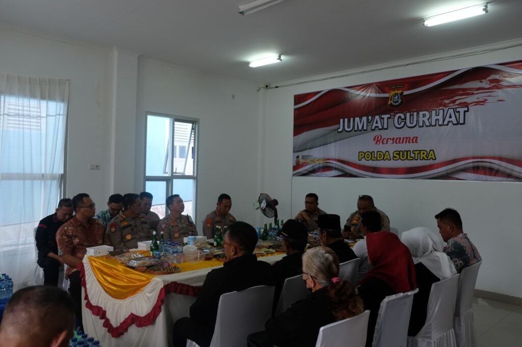 Polda Sultra menggelar Jumat Curhat di Kelurahan Kampung Salo.