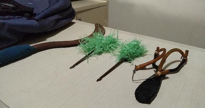 Sejumlah alat bukti yang diamankan polisi dari tangan 3 pelajar di Kendari.