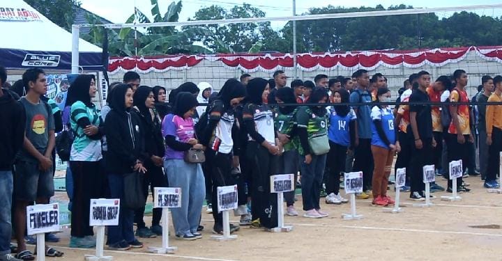 Sejumlah atlet bola voli yang ikut berebut juara dalam kejuaraan Kapolresta Cup 1 2023 di Kendari.