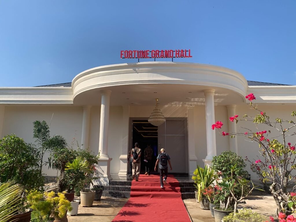 Suasana Grand Fortune Hall pada kegiatan pelatihan aparat desa di Sultra.
