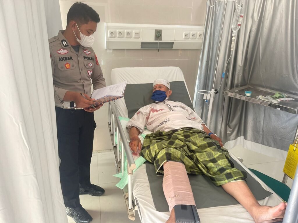 Kondisi lansia di Kendari alami patah kaki usai ditabrak bocah 13 tahun.