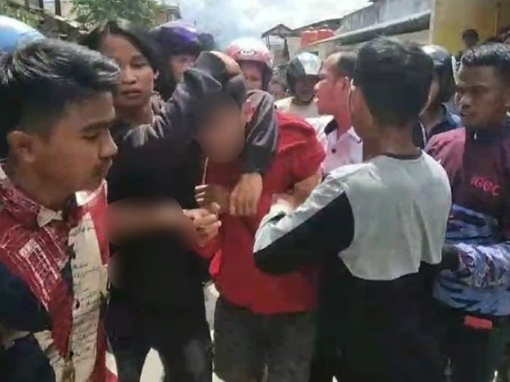 Ojol di Kendari Babak Belur Diamuk Massa Depan Kampus UHO Usai Terciduk Tipu Konsumen Ojol di Kendari Babak Belur Diamuk Massa Depan Kampus UHO Usai Terciduk Tipu Konsumen