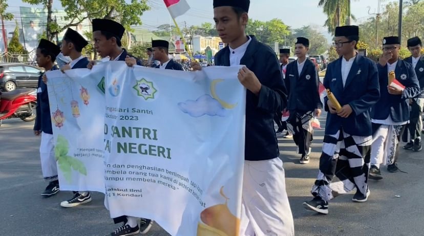 Ribuan Peserta Ikuti Kirab Kebangsaan Hari Santri 2023 Di Kendari