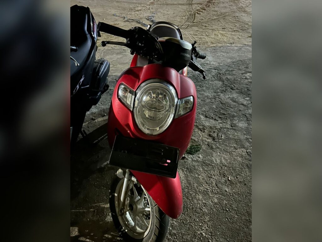 Motor Honda Scoopy yang dicuri oleh dua maling di Kendari.