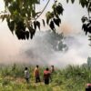 Kepulan Asap Kepung Gedung Fakultas Pertanian Usai Lahan di Kawasan UHO Kendari Terbakar