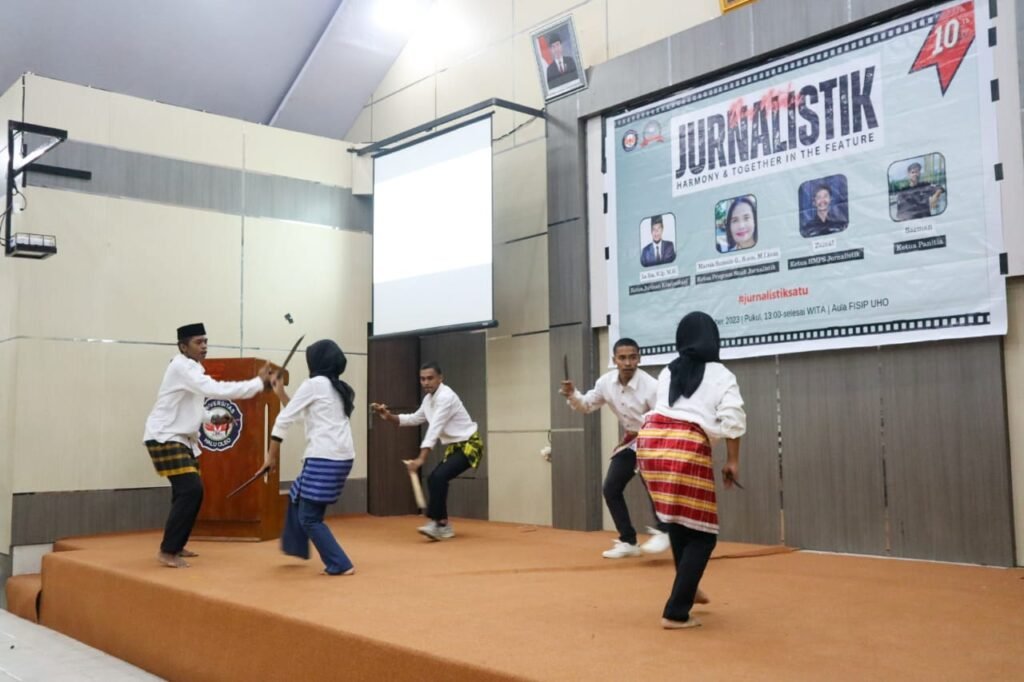 Suasana Dies Natalis ke-10 Prodi Jurnalistik UHO Kendari.